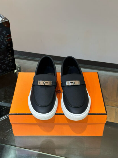 Hermès Classic Men's Black Soft and Durable Loafers