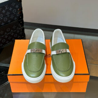 Hermès Classic Men's Green Soft and Durable Loafers