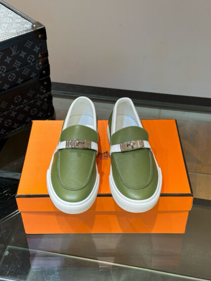 Hermès Classic Men's Green Soft and Durable Loafers