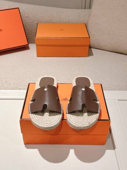 Hermes Spring and Summer Brown Fashionable and Comfortable Straw Slippers