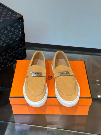 Hermès Classic Men's Apricot Soft and Durable Loafers