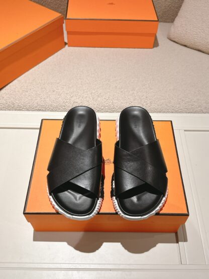 Hermes black and white comfortable casual style cross-slippers