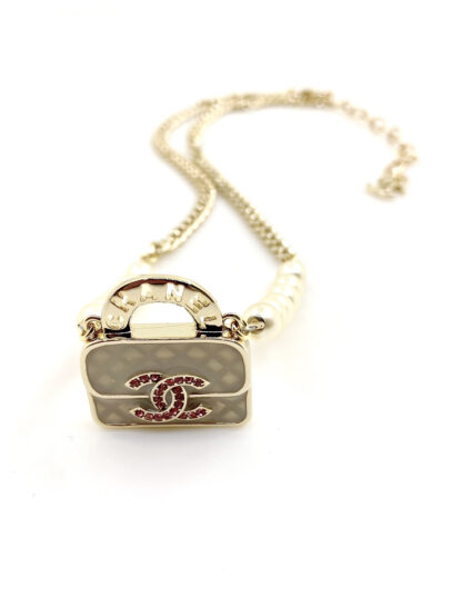 Chanel white bag pearl necklace - Image 2