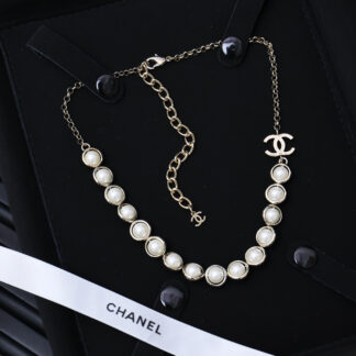 Chanel versatile pearl necklace