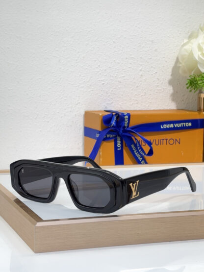 LOUIS VUITTON Fashion Sunglasses - Image 2