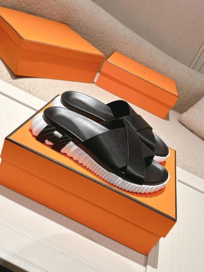 Hermes black and white comfortable casual style cross-slippers - Image 2