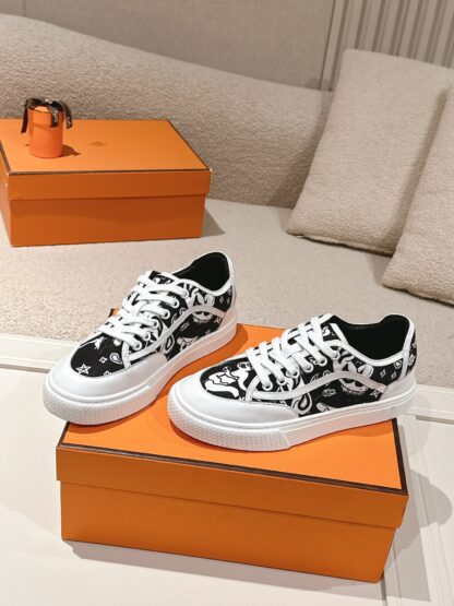 Hermes couple black and white fashion retro casual skateboard shoes - Image 2