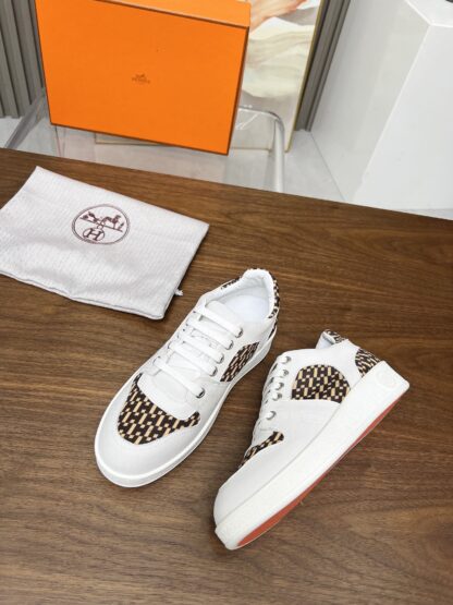 Hermes flat-soled stylish lightweight white and brown sports casual shoes