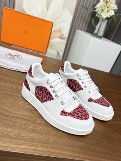 Hermes flat-soled fashionable and lightweight white and pink sports casual shoes