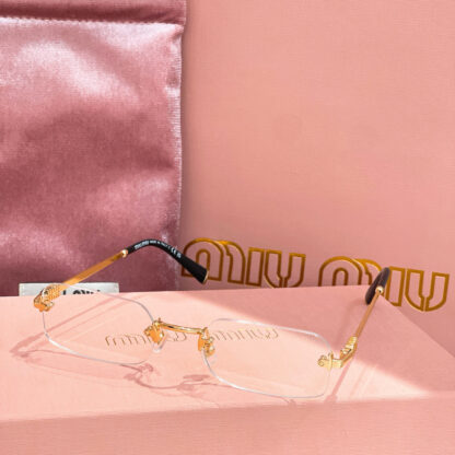 Miu Miu trendy fashion sunglasses - Image 3