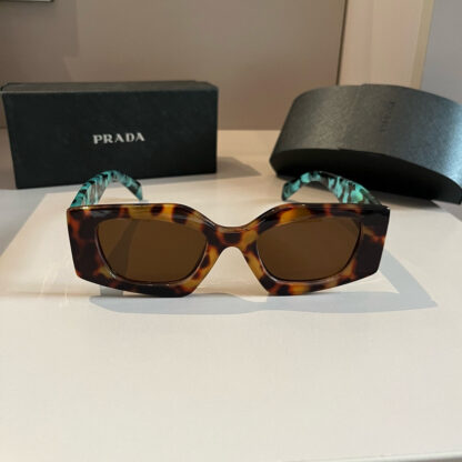 Prada fashion trend sunglasses - Image 3