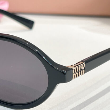 Miu Miu trendy fashion sunglasses - Image 3
