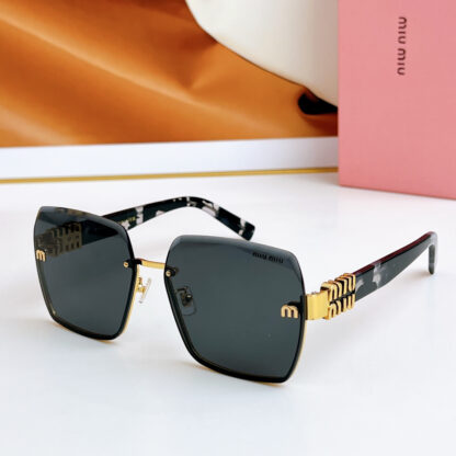 Miu Miu trendy fashion sunglasses - Image 3