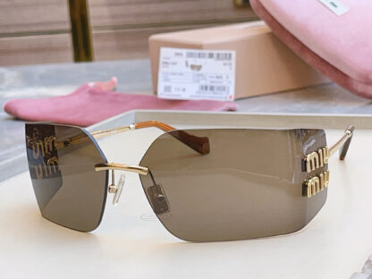 Miu Miu trendy fashion sunglasses - Image 3