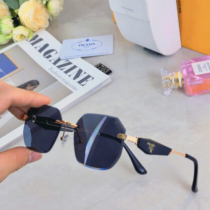 Prada fashion trend sunglasses - Image 2