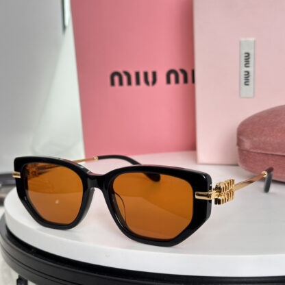 Miu Miu trendy fashion sunglasses - Image 3