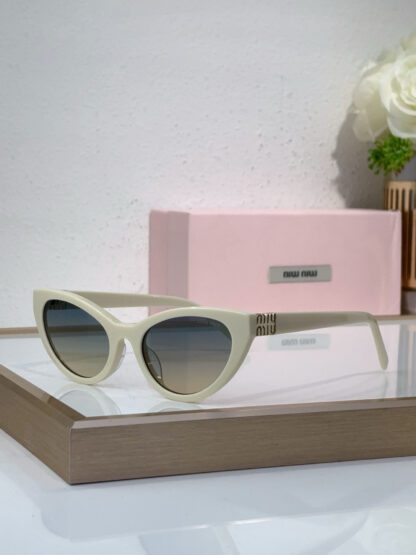 Miu Miu trendy fashion sunglasses - Image 3