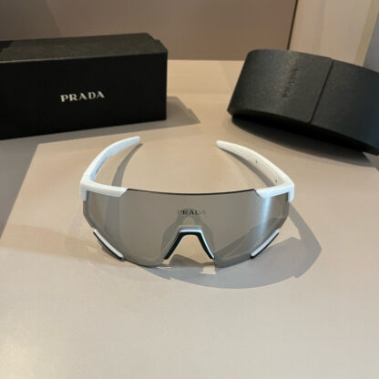 Prada fashion trend sunglasses - Image 2