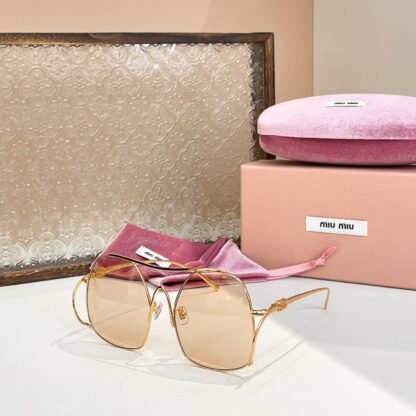 Miu Miu trendy fashion sunglasses - Image 3