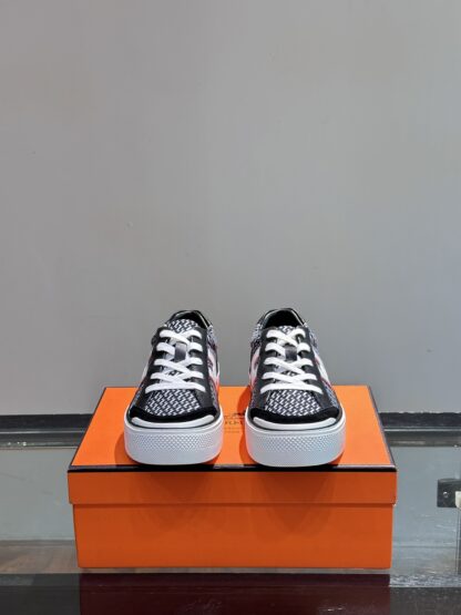 Hermes men's low-top comfortable black and white casual sneakers - Image 2