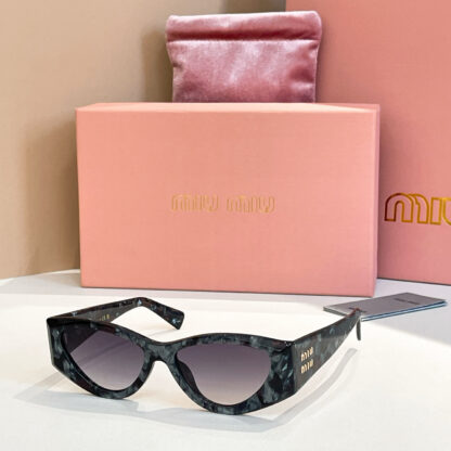 Miu Miu trendy fashion sunglasses - Image 3