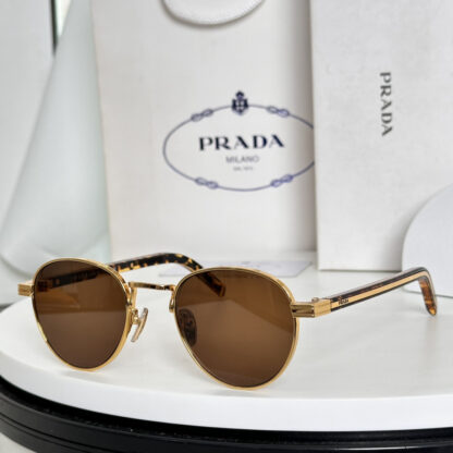 Prada fashion trend sunglasses - Image 2