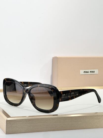 Miu Miu trendy fashion sunglasses - Image 3