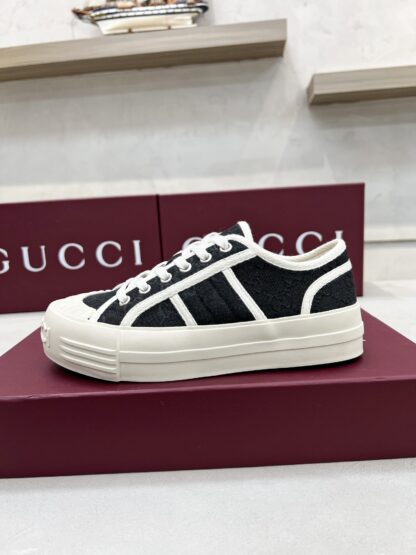 Gucci classic design German training elements catwalk model - Image 3