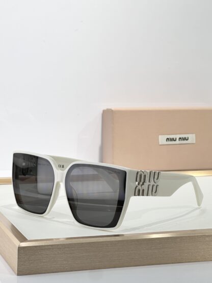 Miu Miu trendy fashion sunglasses - Image 3