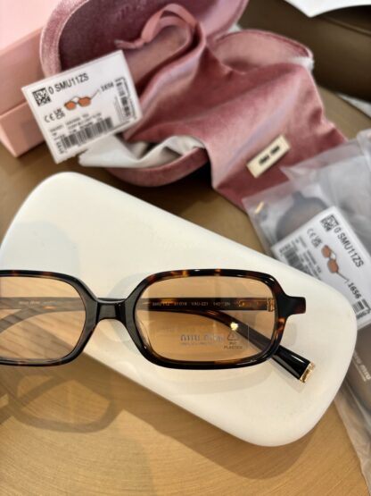 Miu Miu trendy fashion sunglasses - Image 3