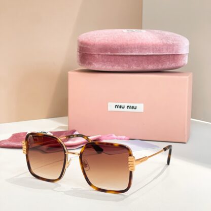 Miu Miu trendy fashion sunglasses - Image 3