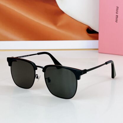 Miu Miu trendy fashion sunglasses - Image 3