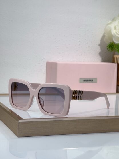 Miu Miu trendy fashion sunglasses - Image 3
