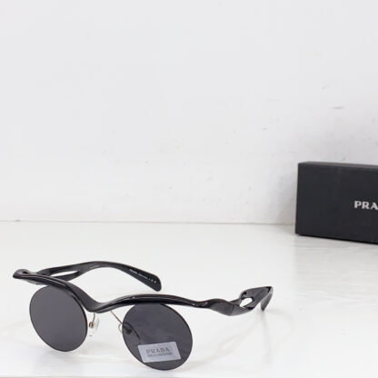 Prada fashion trend sunglasses - Image 2