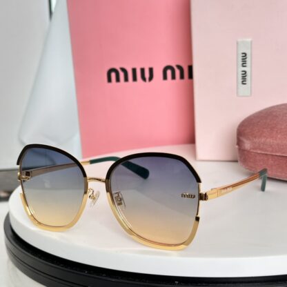 Miu Miu trendy fashion sunglasses - Image 3