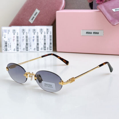 Miu Miu trendy fashion sunglasses - Image 3