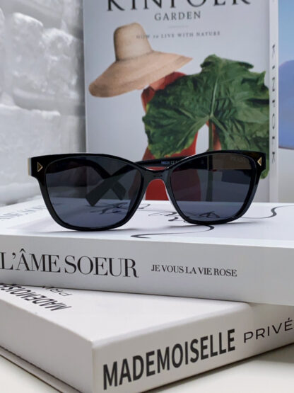 Prada fashion trend sunglasses - Image 2