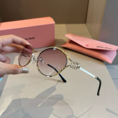 Miu Miu trendy fashion sunglasses - Image 3