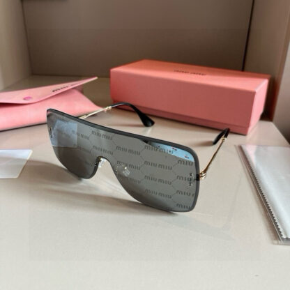 Miu Miu trendy fashion sunglasses - Image 3
