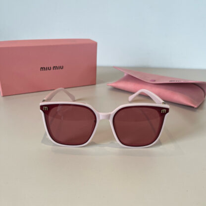 Miu Miu trendy fashion sunglasses - Image 3