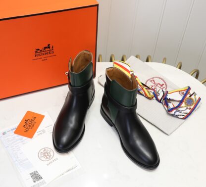 Hermès classic black and green color matching silver buckle fashion knight boots