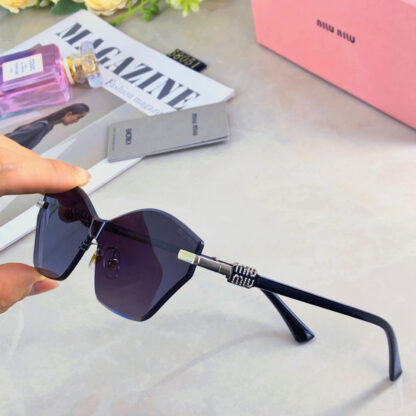 Miu Miu trendy fashion sunglasses - Image 3