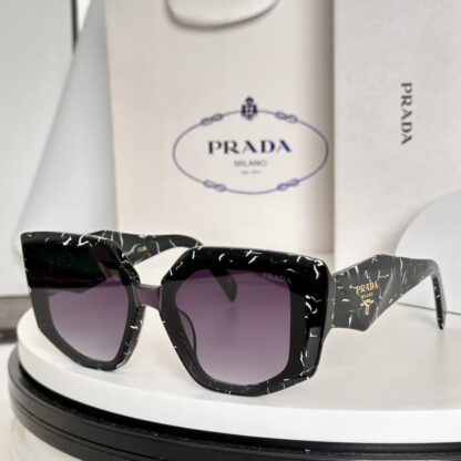 Prada fashion trend sunglasses - Image 2
