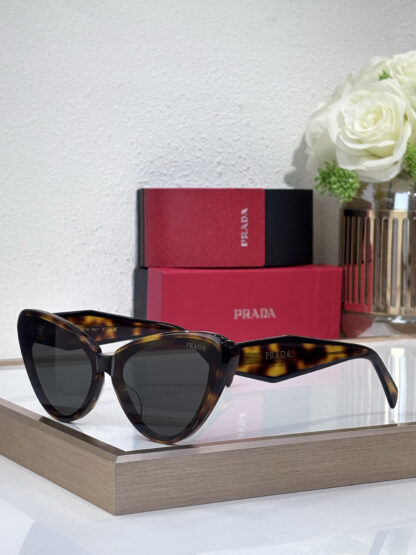 Prada fashion trend sunglasses - Image 2