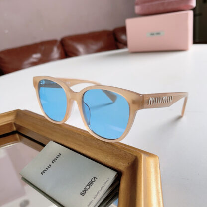 Miu Miu trendy fashion sunglasses - Image 3