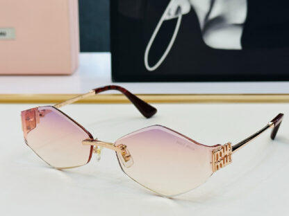 Miu Miu trendy fashion sunglasses - Image 3