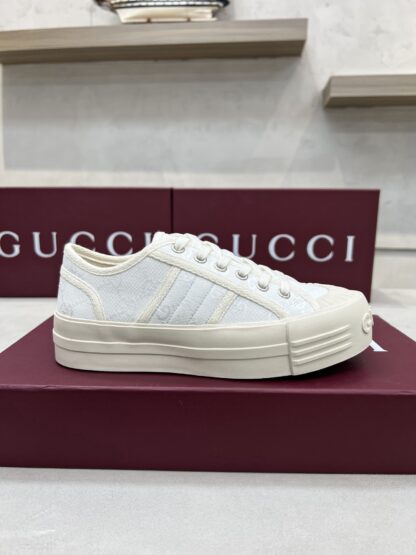 Gucci classic design German training elements catwalk model - Image 3