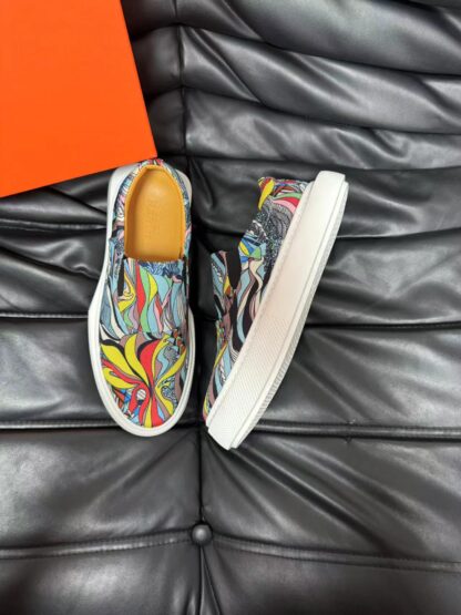 Hermès contrasting leather luxury loafers - Image 2
