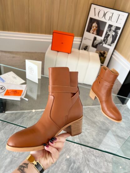 Hermes dark brown classic kelly buckle knight boots - Image 2