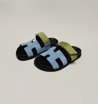Hermès couple's blue-green woven slippers - Image 2